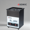 Črni ultrazvočni čistilnik ASONIC MED 2L z zaprtim pokrovom za čiščenje medicinskih in laboratorijskih instrumentov.