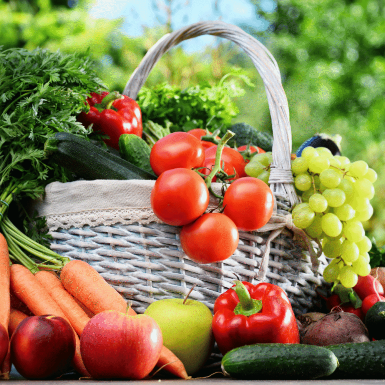 Bela košara s paradižnikom